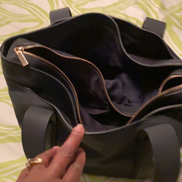 Sold🔴🔴Preowned Tote bundle - Picture 8 of 9